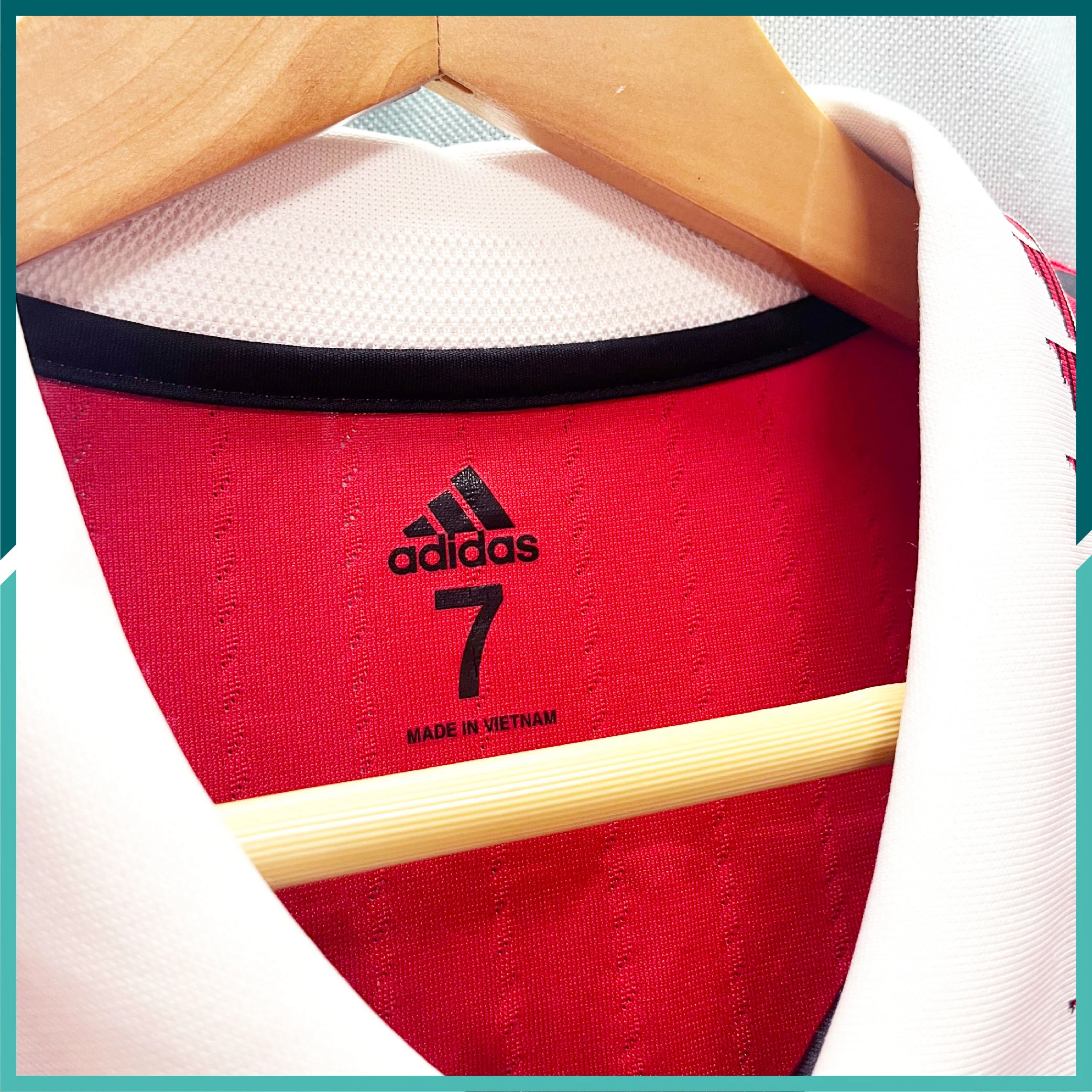 [連熨字、臂章、對賽日期] Player Issue 2022-23 曼聯主場球衣（英格蘭聯賽盃決賽版本） - Image 5